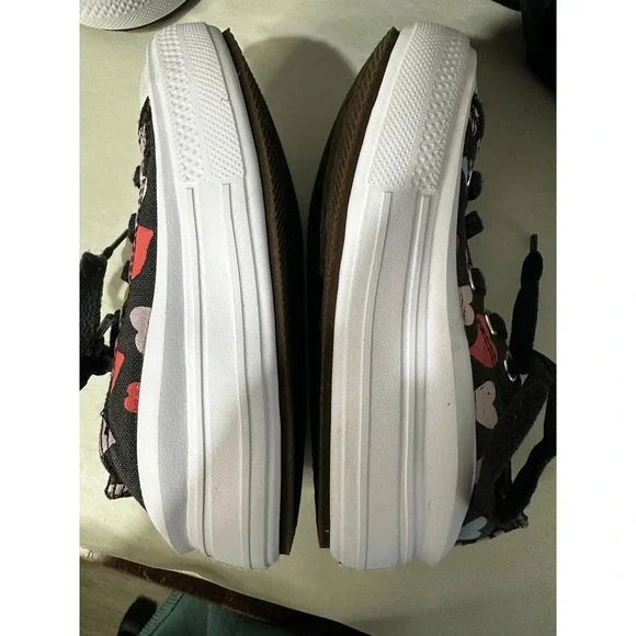 Converse All Star kids Size 11 Black with Hearts - Picture 4 of 5